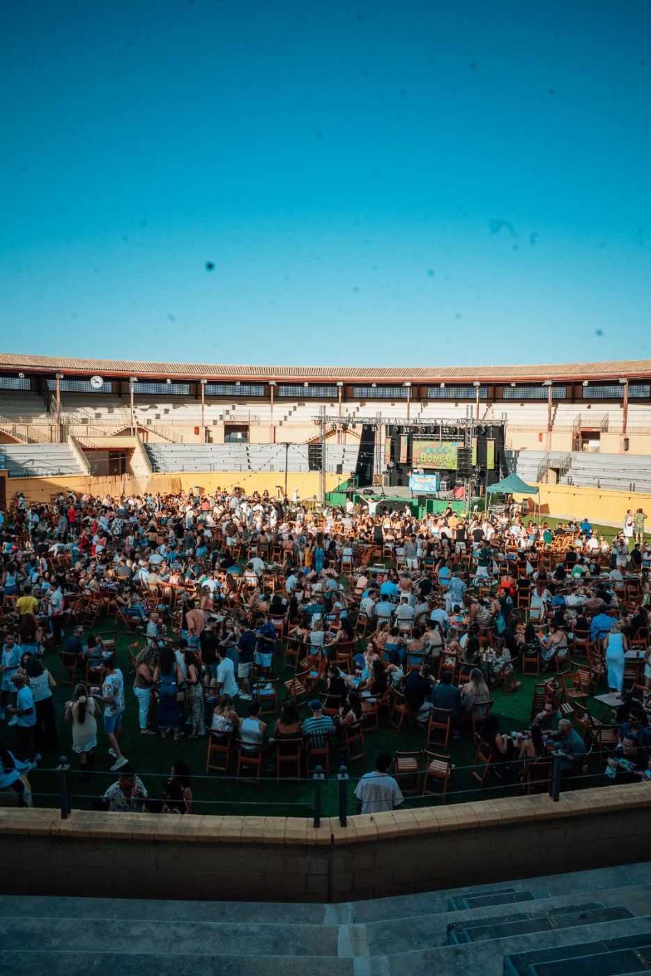 Plaza de Toros de Torremolinos llena de público durante un evento de Plaza Paraíso