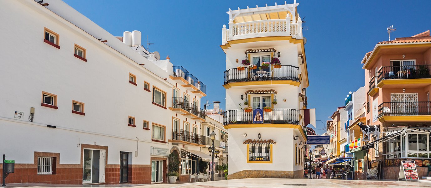 Calle del centro de Torremolinos, guía hora por hora para un día perfecto